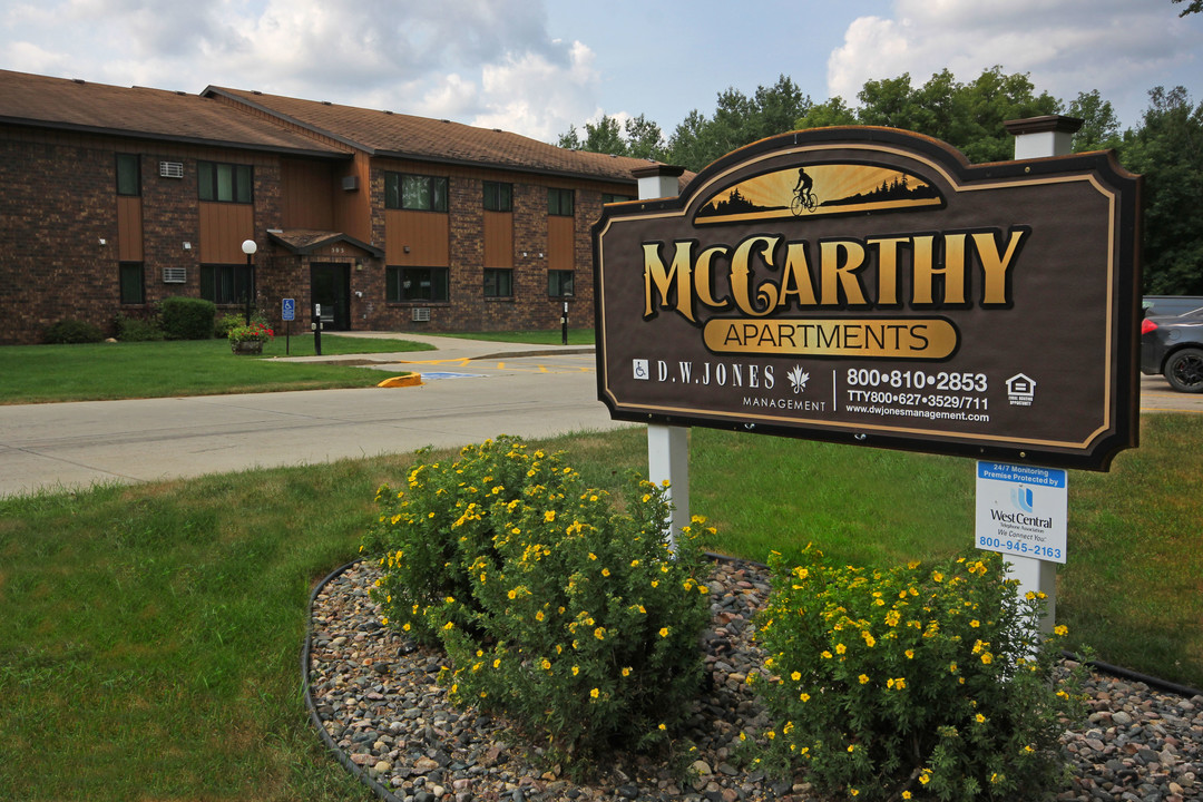 McCarthy Apartments in Park Rapids, MN - Foto de edificio