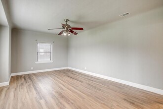 823 College St in Cleburne, TX - Building Photo - Building Photo