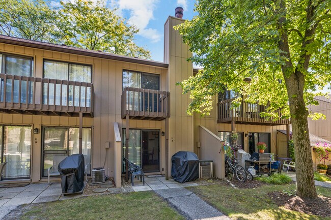 11 St Thomas Colony St in Fox Lake, IL - Building Photo - Building Photo