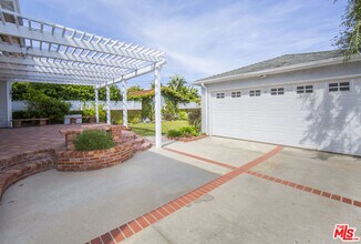 7416 Ogelsby Ave in Los Angeles, CA - Building Photo - Building Photo