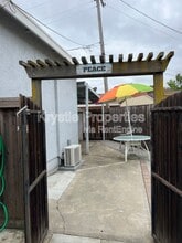211 Oakmore Ct in Vallejo, CA - Foto de edificio - Building Photo