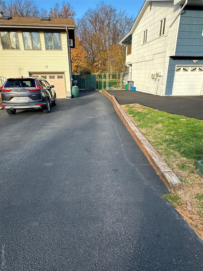 11 Brush Ct in West Haverstraw, NY - Building Photo - Building Photo