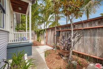 532 Altair Pl in Los Angeles, CA - Building Photo - Building Photo