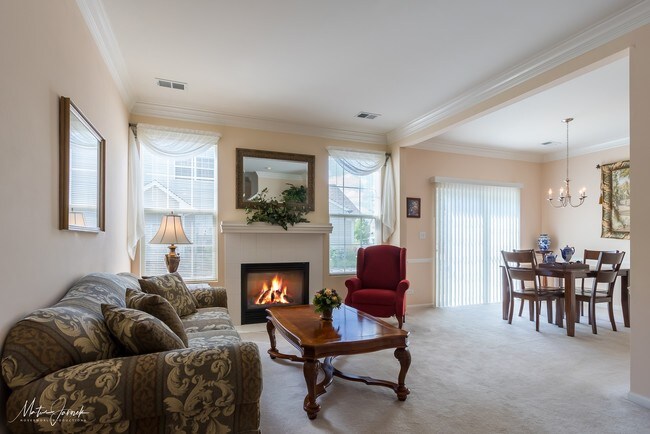 1944 Golden Gate Ln in Naperville, IL - Building Photo - Building Photo