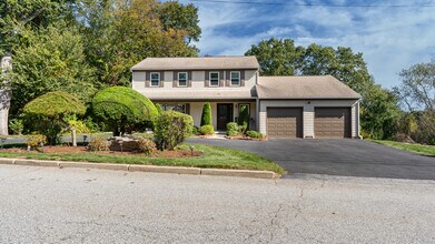 97 Kimberly Ln in Cranston, RI - Building Photo - Building Photo