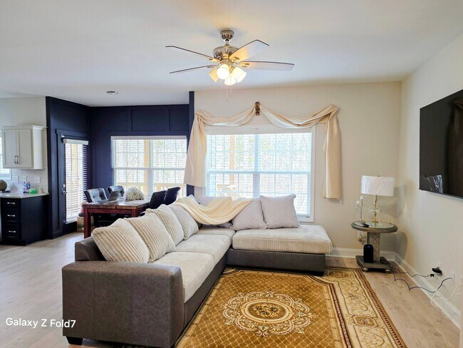 1370 Norman Ln in Clarksville, TN - Foto de edificio - Building Photo