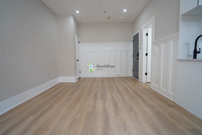 142 Dorchester St in Boston, MA - Building Photo - Building Photo