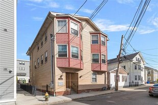 18 Piedmont St, Unit Fl 2 in Providence, RI - Building Photo