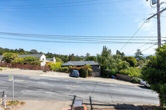 Beautiful 3 bed 2 bath newly renovated Kensington view home in Kensington, CA - Building Photo - Building Photo