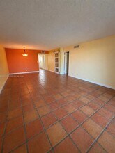 286 Racquet Club Rd in Weston, FL - Building Photo - Building Photo