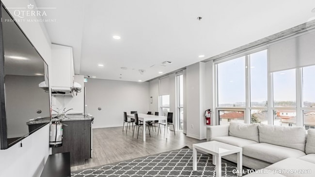 property at 316-1900 Simcoe St N