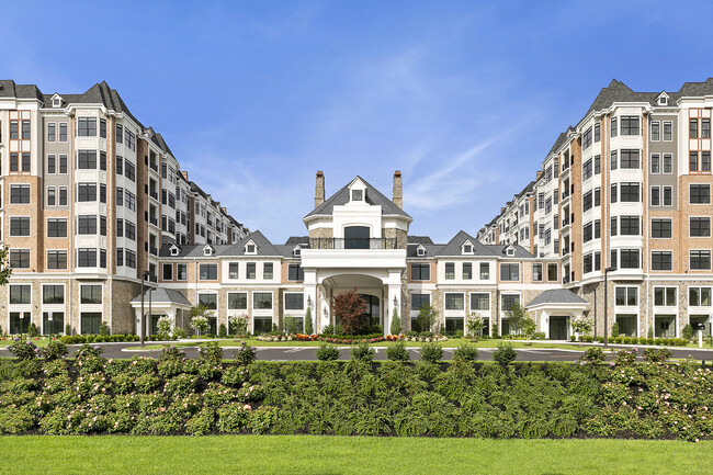 The Selby in Westbury, NY - Foto de edificio - Building Photo