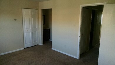 2405 Walnut Ridge Dr in Pottstown, PA - Building Photo - Building Photo