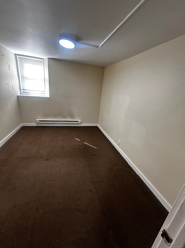 20 Lounsbury Ave in Waterbury, CT - Building Photo - Building Photo