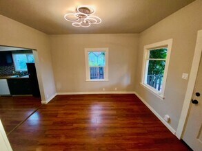 8236 N Olympia St in Portland, OR - Building Photo - Building Photo