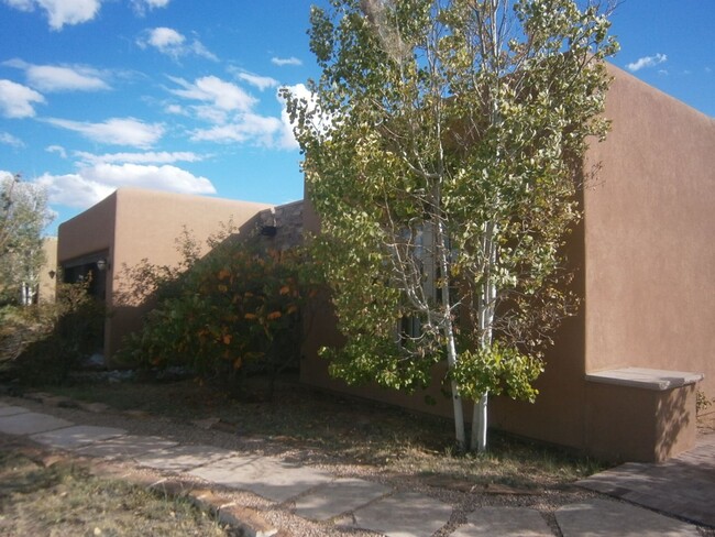 26 Paseo Las Terrazas in Santa Fe, NM - Building Photo - Building Photo