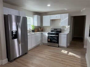 7108 Wofford Ave in Dallas, TX - Building Photo - Building Photo