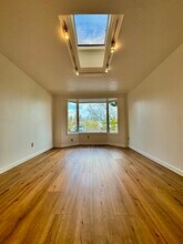 3405 SW Barbur Blvd, Unit Unit C in Portland, OR - Building Photo - Building Photo