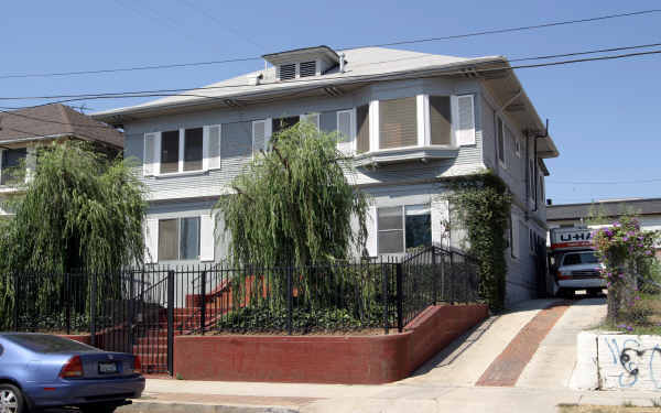 2311-2313 1/2 W 10th St in Los Angeles, CA - Building Photo