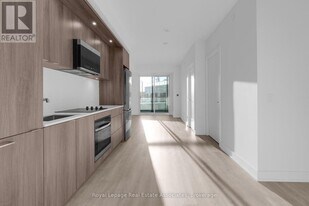 60 Central Park Roadway in Toronto, ON - Building Photo