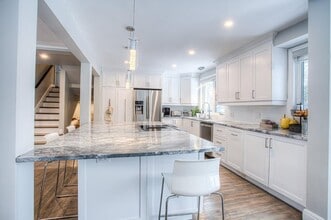 55 Oxford Rue in Baie-d'Urfé, QC - Building Photo - Building Photo