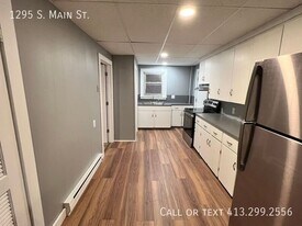 1295 S Main St in Palmer, MA - Building Photo