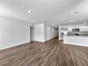 17197 Seashore Ave in Port Charlotte, FL - Foto de edificio - Building Photo