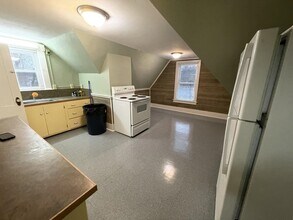 14 Oak St in Laconia, NH - Building Photo - Building Photo