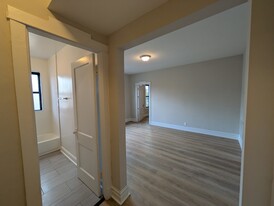 2623 N Sawyer Ave, Unit 2638-2 Apartments