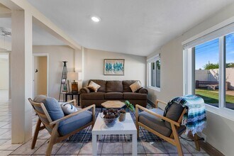 2614 W Greenway Rd in Tempe, AZ - Building Photo - Building Photo