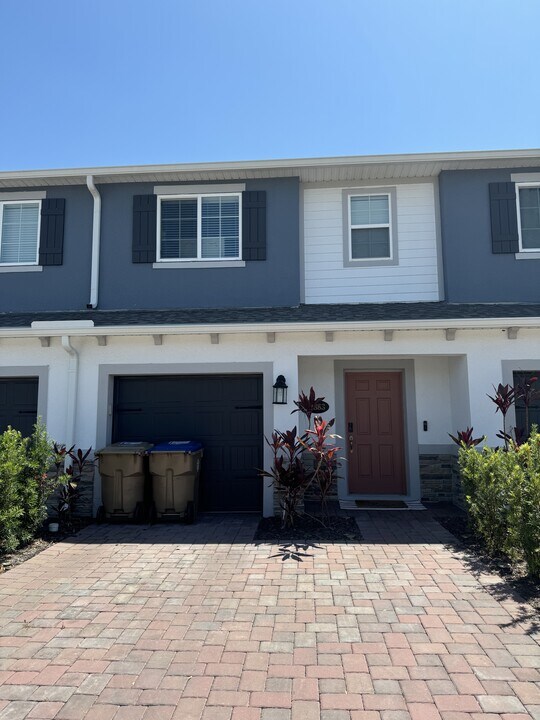 2883 Narcoossee Cmns Wy in St. Cloud, FL - Building Photo