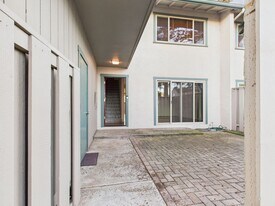 140 Cypress Grove Ct in Marina, CA - Building Photo