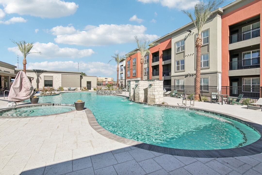 The Maddox Luxury Apartments in Buckeye, AZ - Foto de edificio