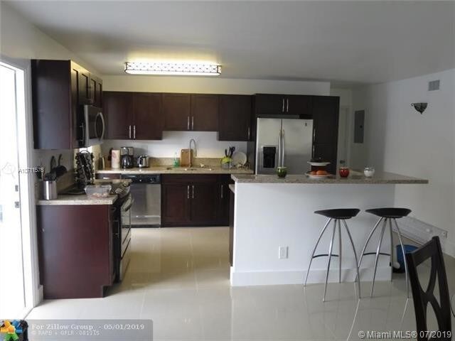 1548 SW 5th Pl-Unit -4 in Fort Lauderdale, FL - Building Photo