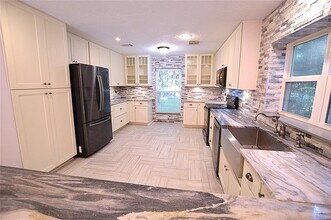 2 Arnica Ct in Spring, TX - Building Photo - Building Photo
