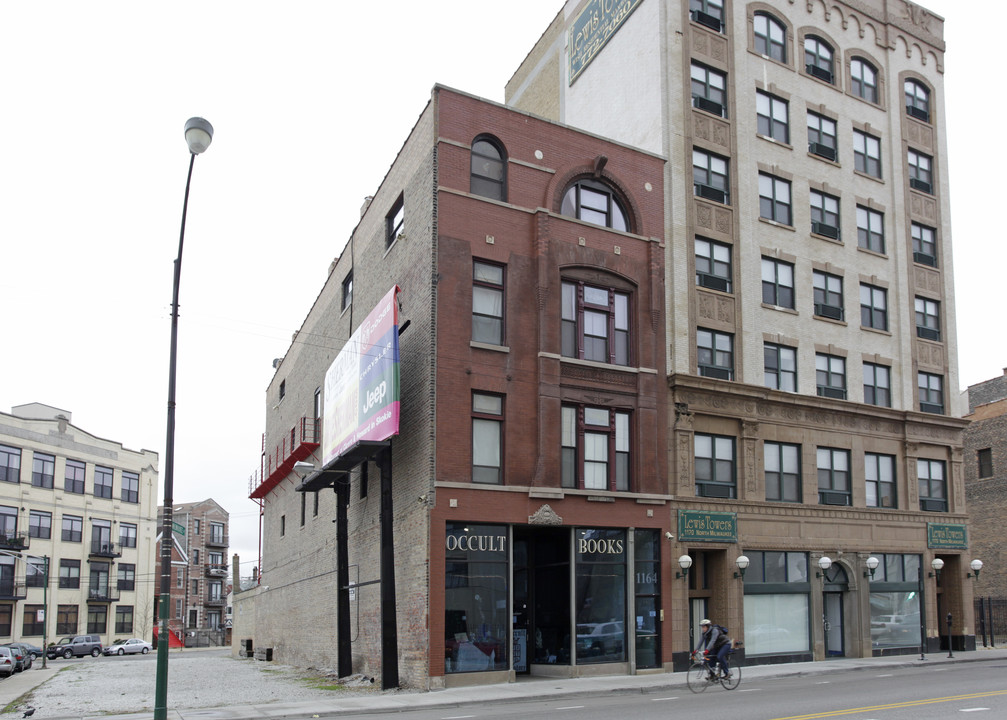 1164 N Milwaukee Ave in Chicago, IL - Building Photo