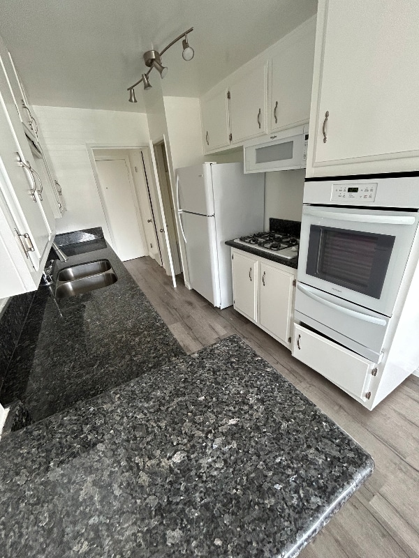 12221 San Vicente Blvd