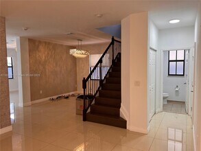 8744 NW 99th Path in Doral, FL - Building Photo - Building Photo