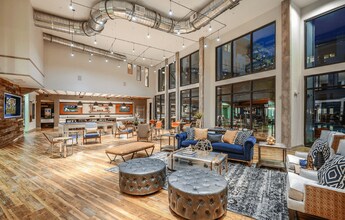 Aurora in Tampa, FL - Foto de edificio - Building Photo