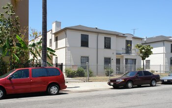 807 S St Andrews Pl in Los Angeles, CA - Foto de edificio - Building Photo