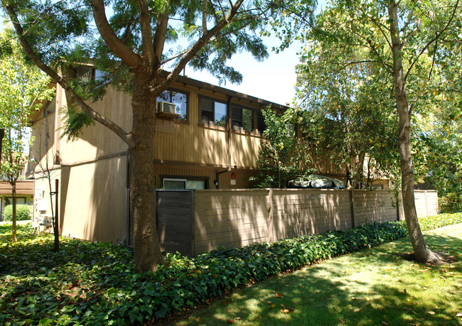 1705-1711 W 3rd St in Santa Rosa, CA - Foto de edificio - Building Photo