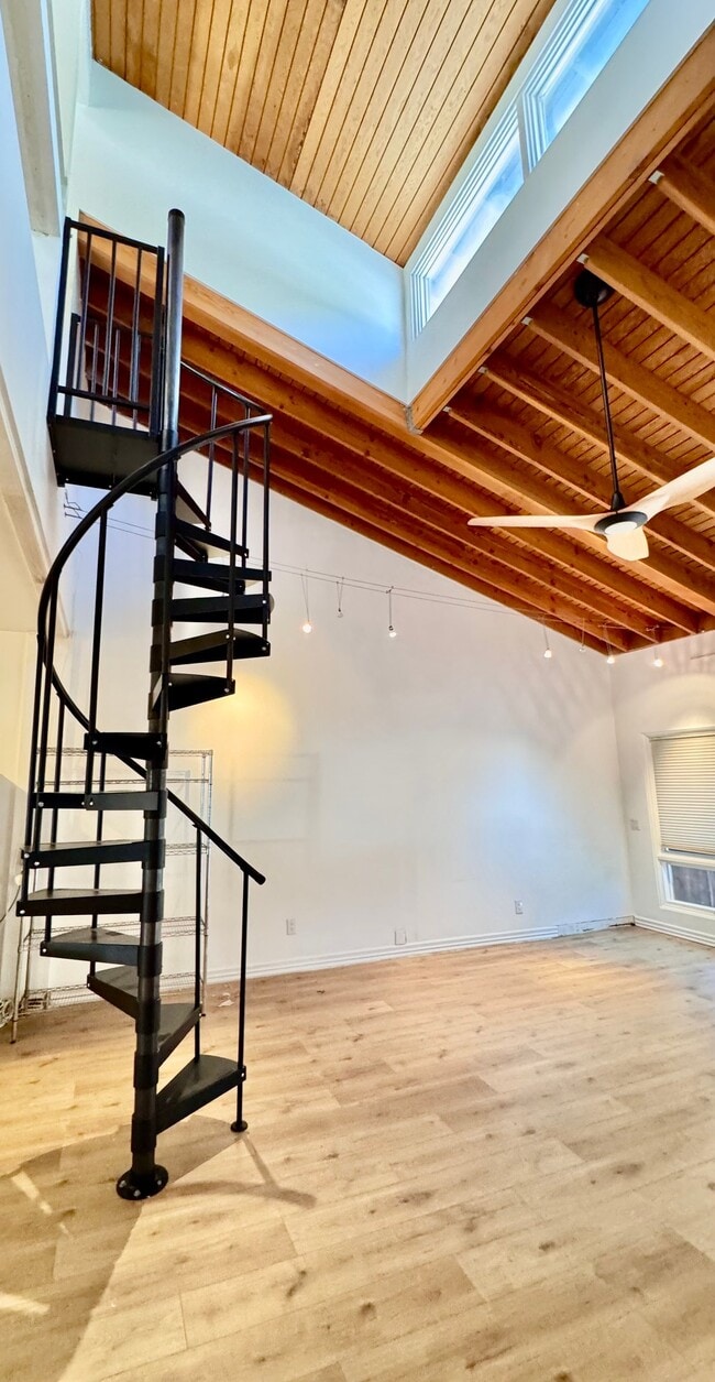 3337 Alta Laguna Blvd, Unit D in Laguna Beach, CA - Foto de edificio - Building Photo