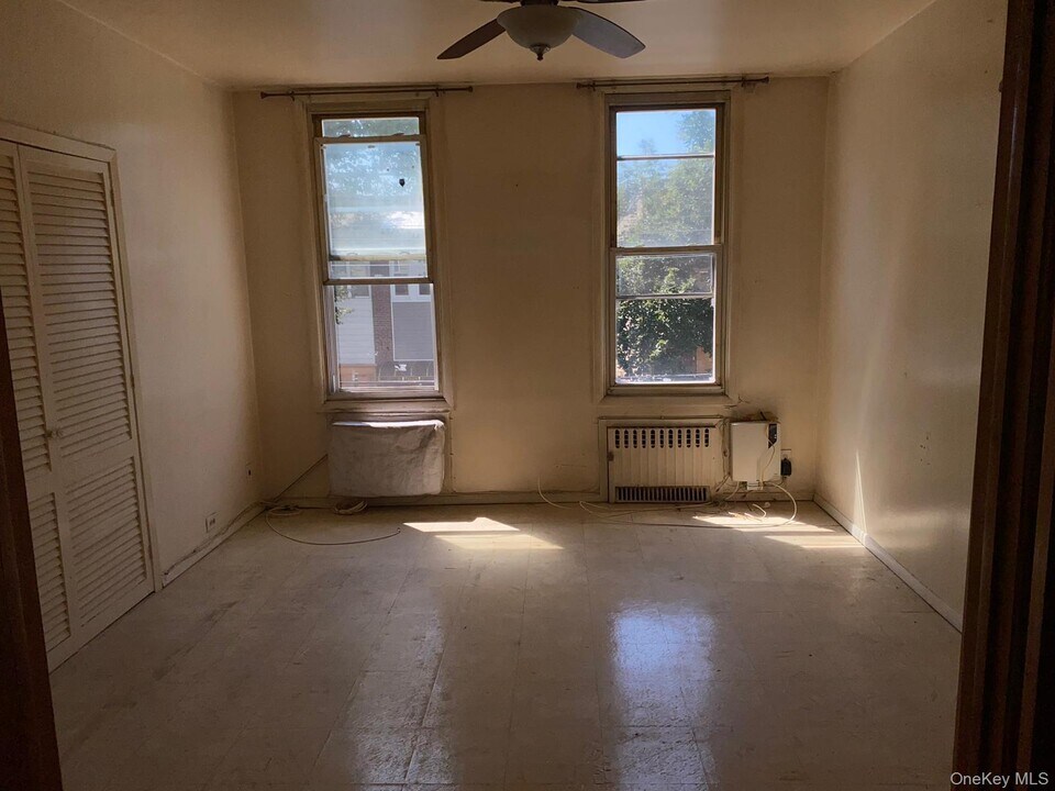 74-51 64th Pl in Queens, NY - Building Photo