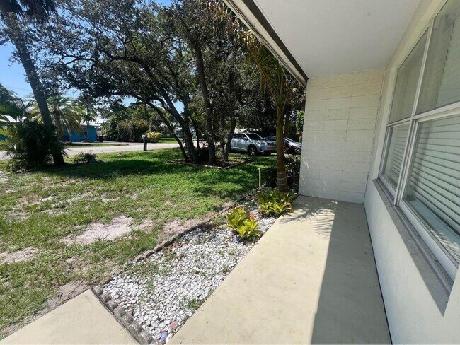 611 SE Flamingo Ave in Stuart, FL - Building Photo - Building Photo