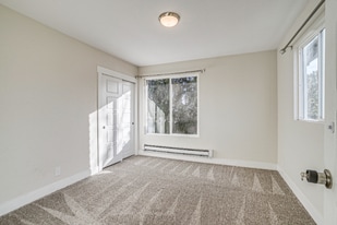 10490 W Dakota Ave in Lakewood, CO - Building Photo