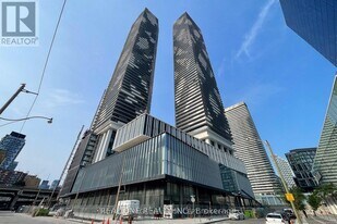 138 Downes St in Toronto, ON - Building Photo