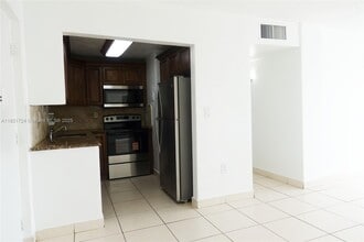 495 NW 72nd Ave in Miami, FL - Building Photo - Building Photo