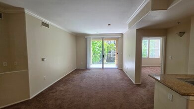 2264 Watermarke Pl, Unit 2264 in Irvine, CA - Foto de edificio - Building Photo