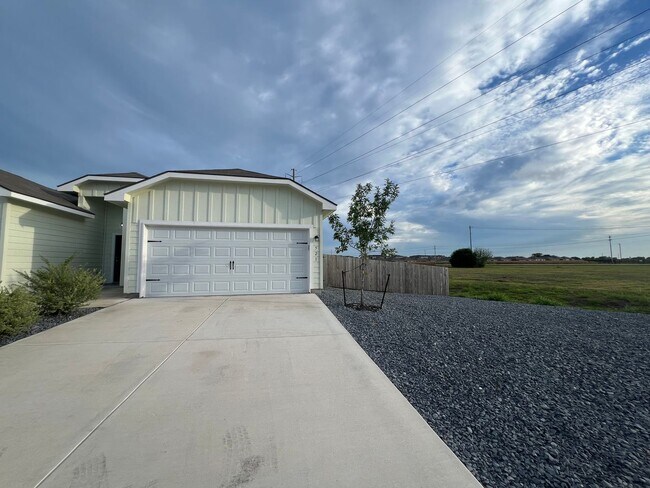 521 Grayson Ln in Seguin, TX - Building Photo - Building Photo