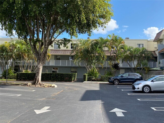 4600 SW 67th Ave in Miami, FL - Building Photo - Building Photo